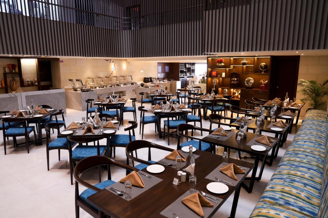 Royal Orchid Golden Suites פונה מראה חיצוני תמונה