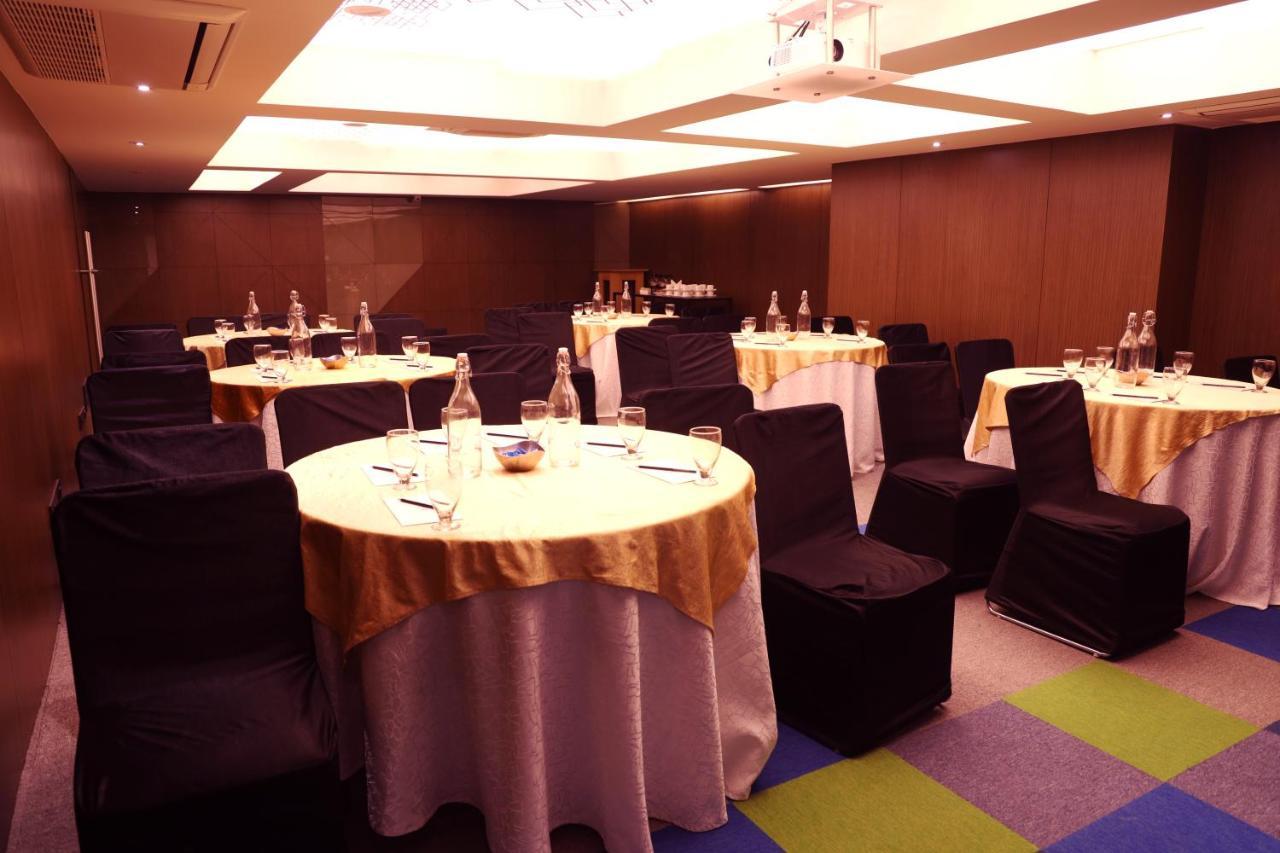 Royal Orchid Golden Suites פונה מראה חיצוני תמונה