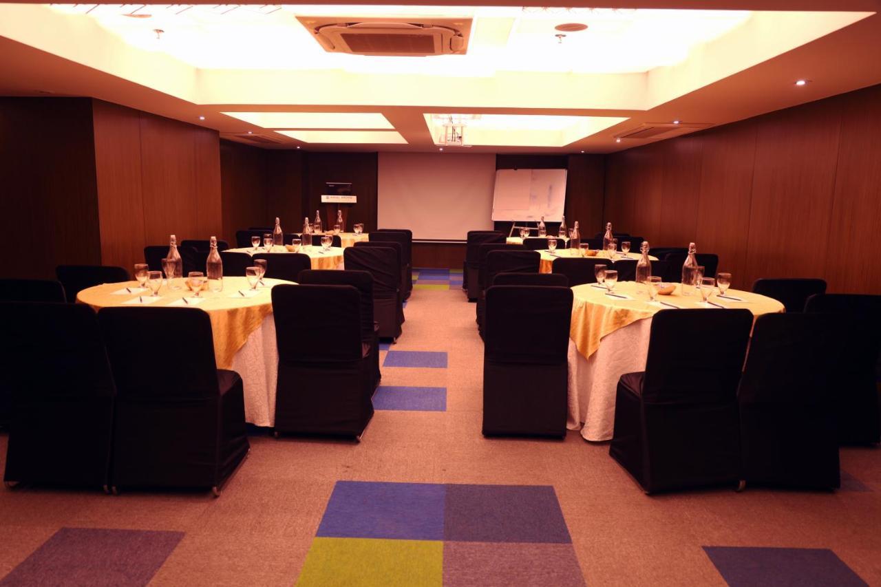 Royal Orchid Golden Suites פונה מראה חיצוני תמונה