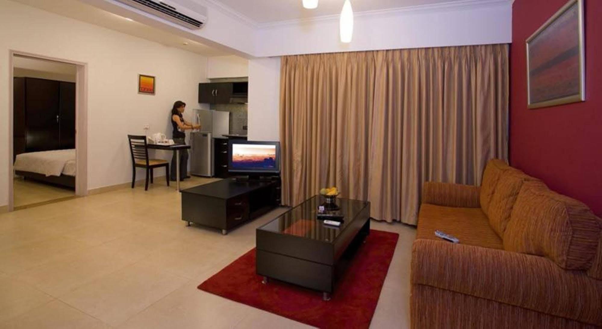 Royal Orchid Golden Suites פונה מראה חיצוני תמונה