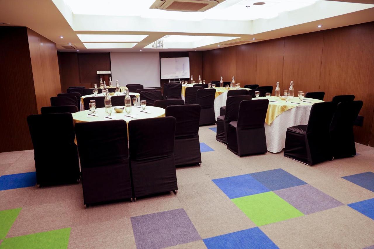 Royal Orchid Golden Suites פונה מראה חיצוני תמונה