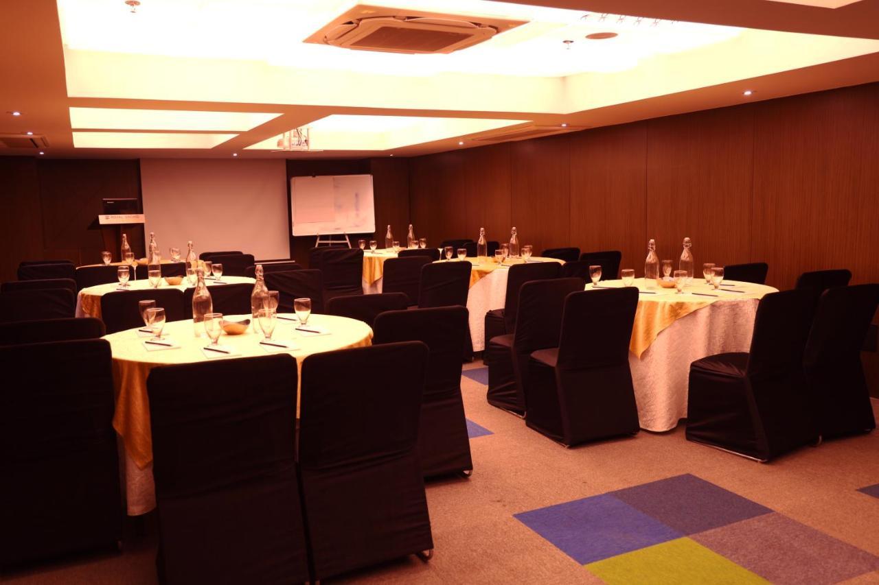 Royal Orchid Golden Suites פונה מראה חיצוני תמונה