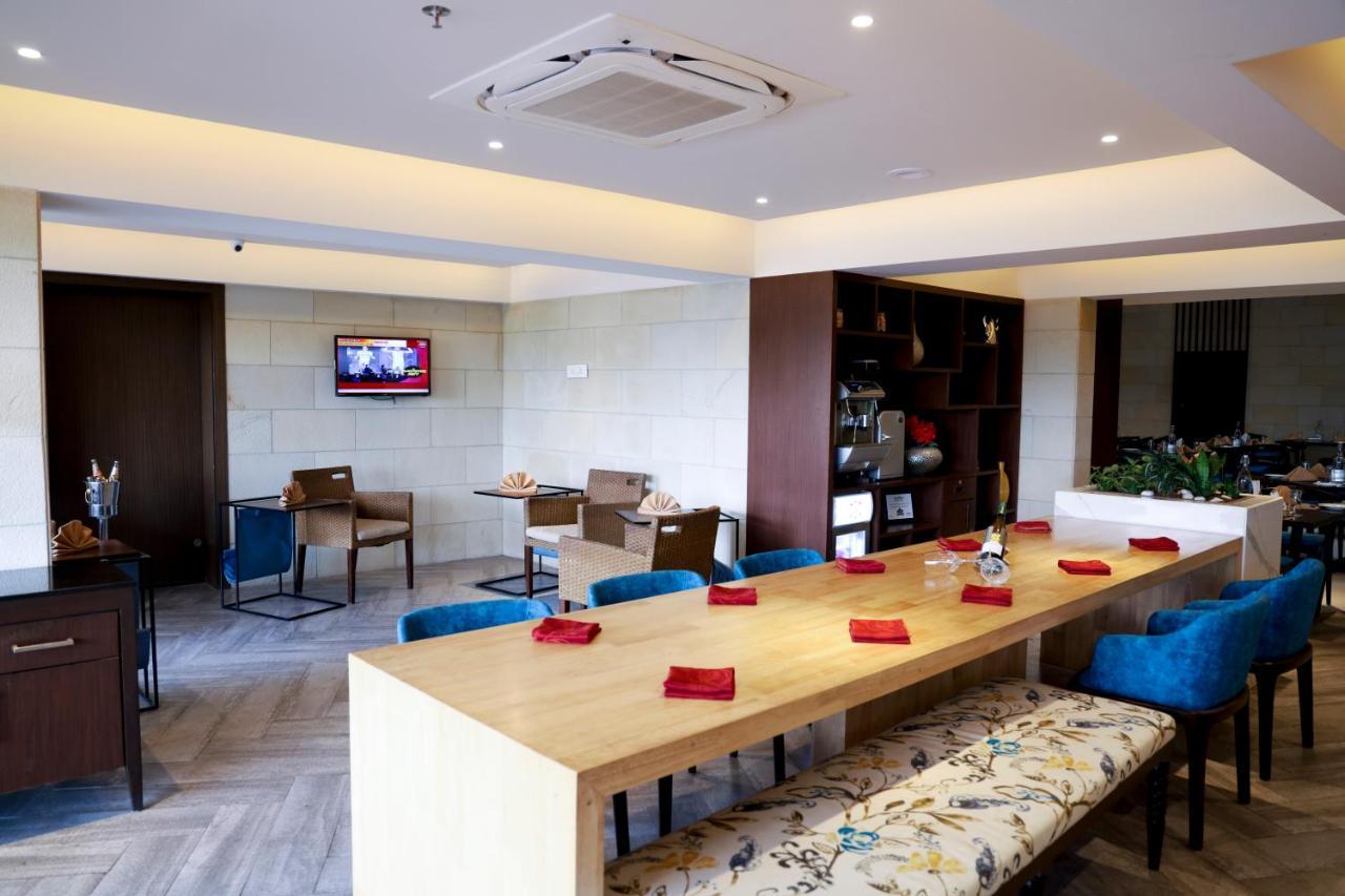 Royal Orchid Golden Suites פונה מראה חיצוני תמונה