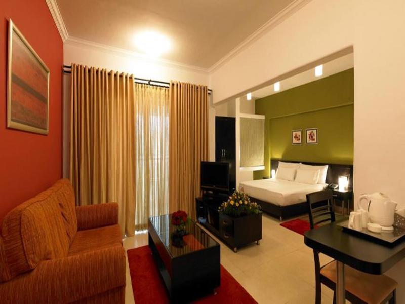 Royal Orchid Golden Suites פונה מראה חיצוני תמונה