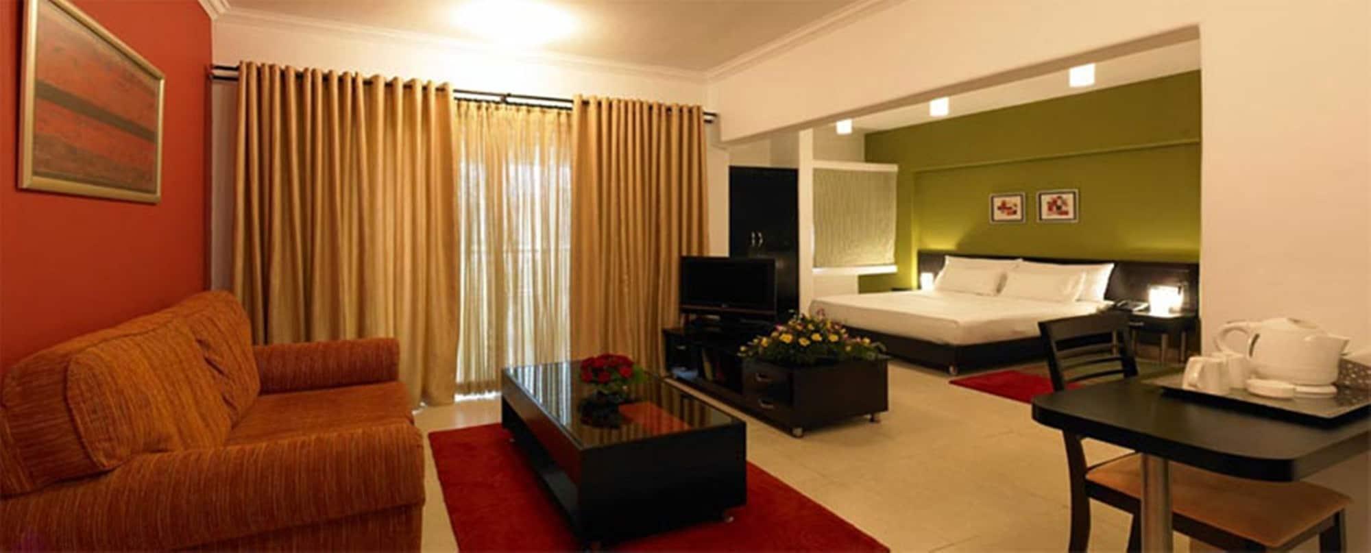 Royal Orchid Golden Suites פונה מראה חיצוני תמונה