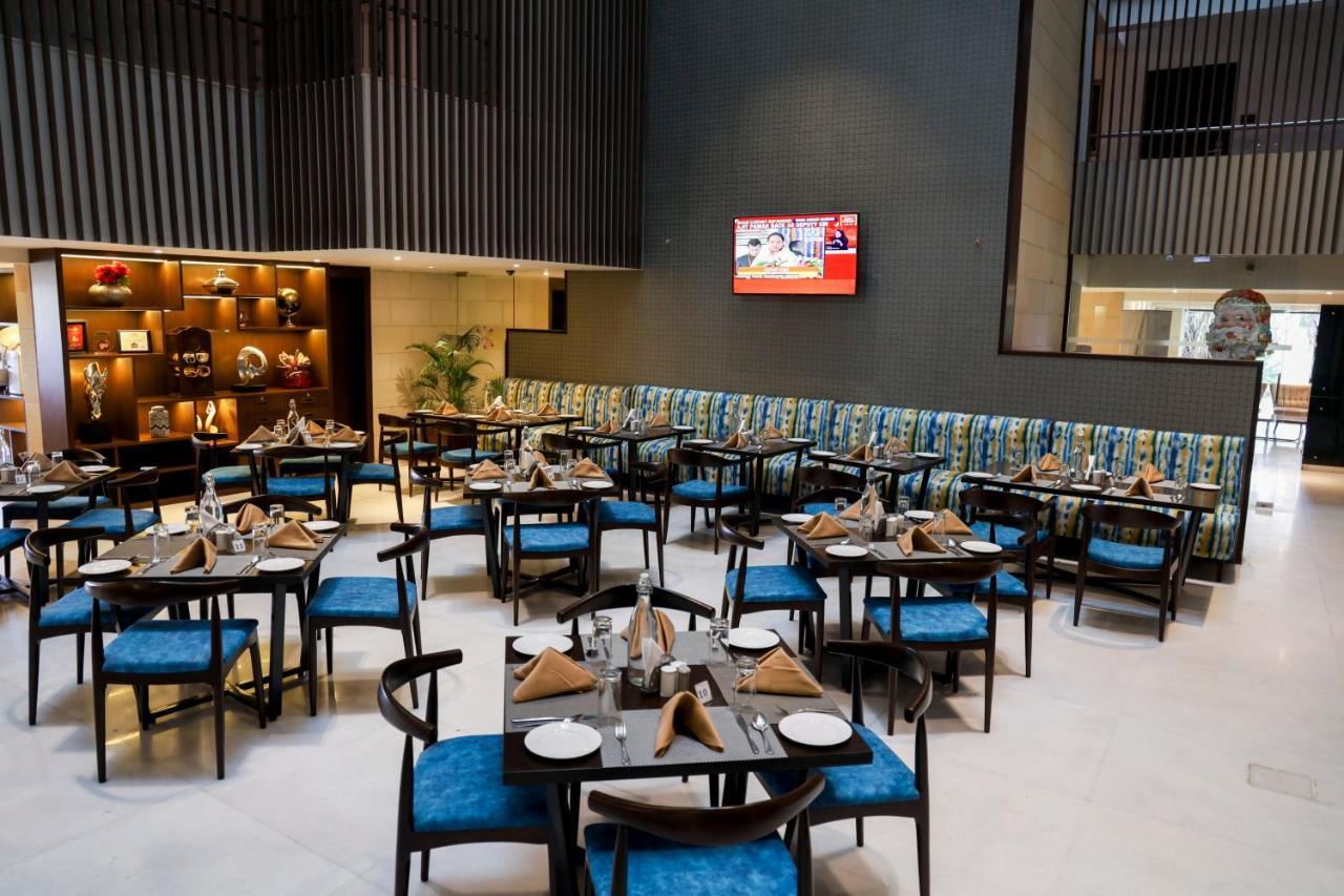 Royal Orchid Golden Suites פונה מראה חיצוני תמונה
