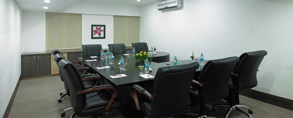 Royal Orchid Golden Suites פונה מראה חיצוני תמונה