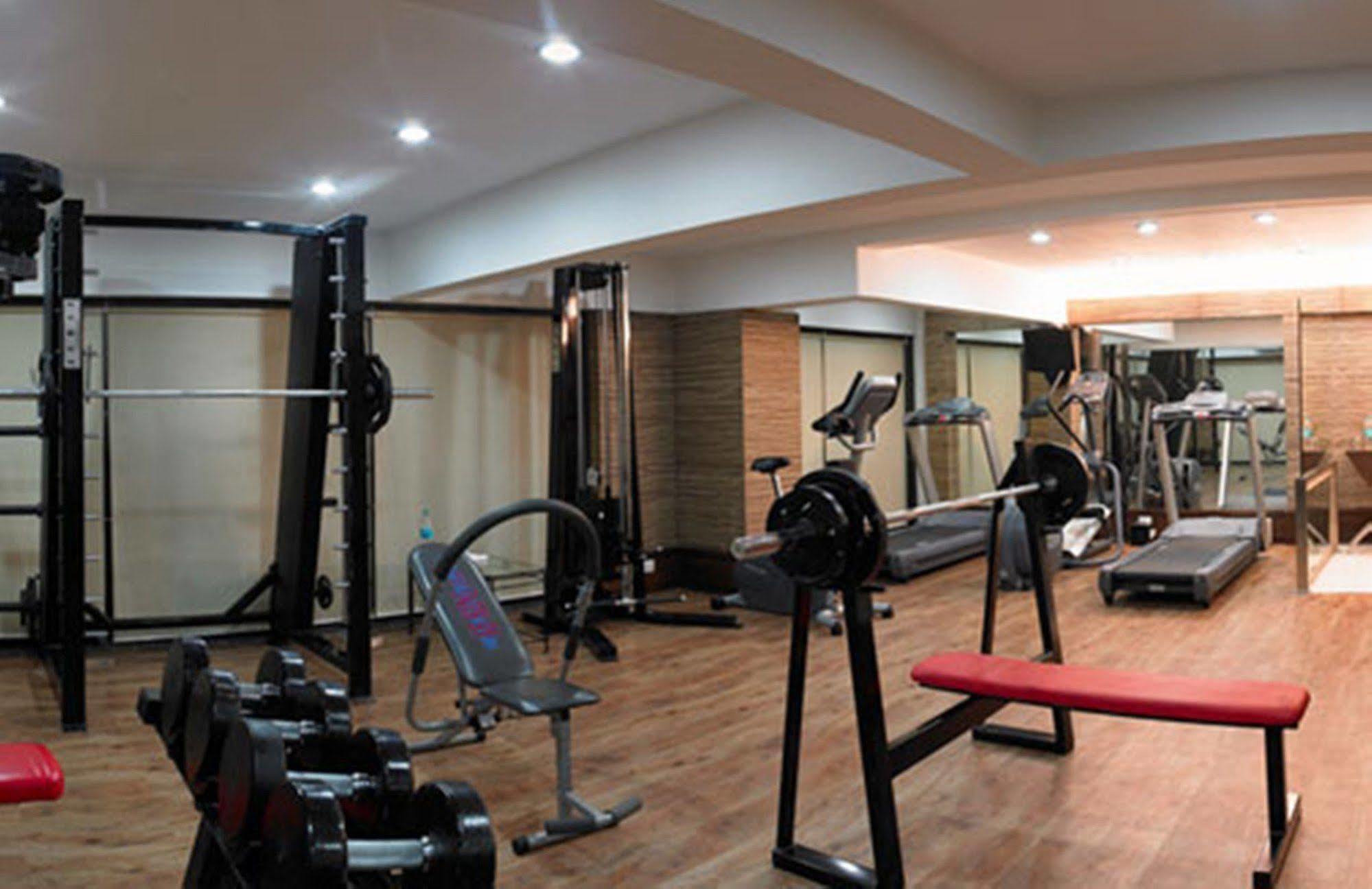 Royal Orchid Golden Suites פונה מראה חיצוני תמונה