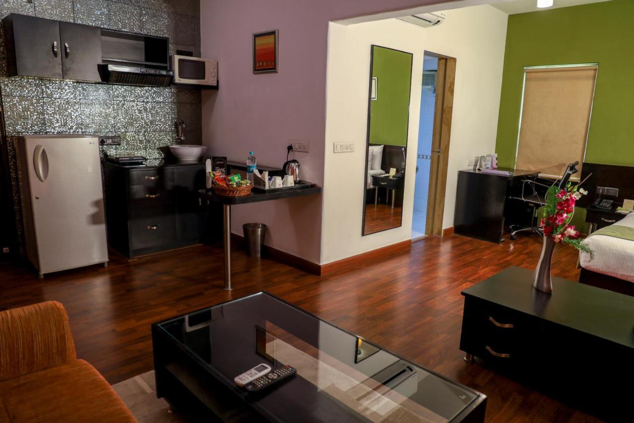 Royal Orchid Golden Suites פונה מראה חיצוני תמונה