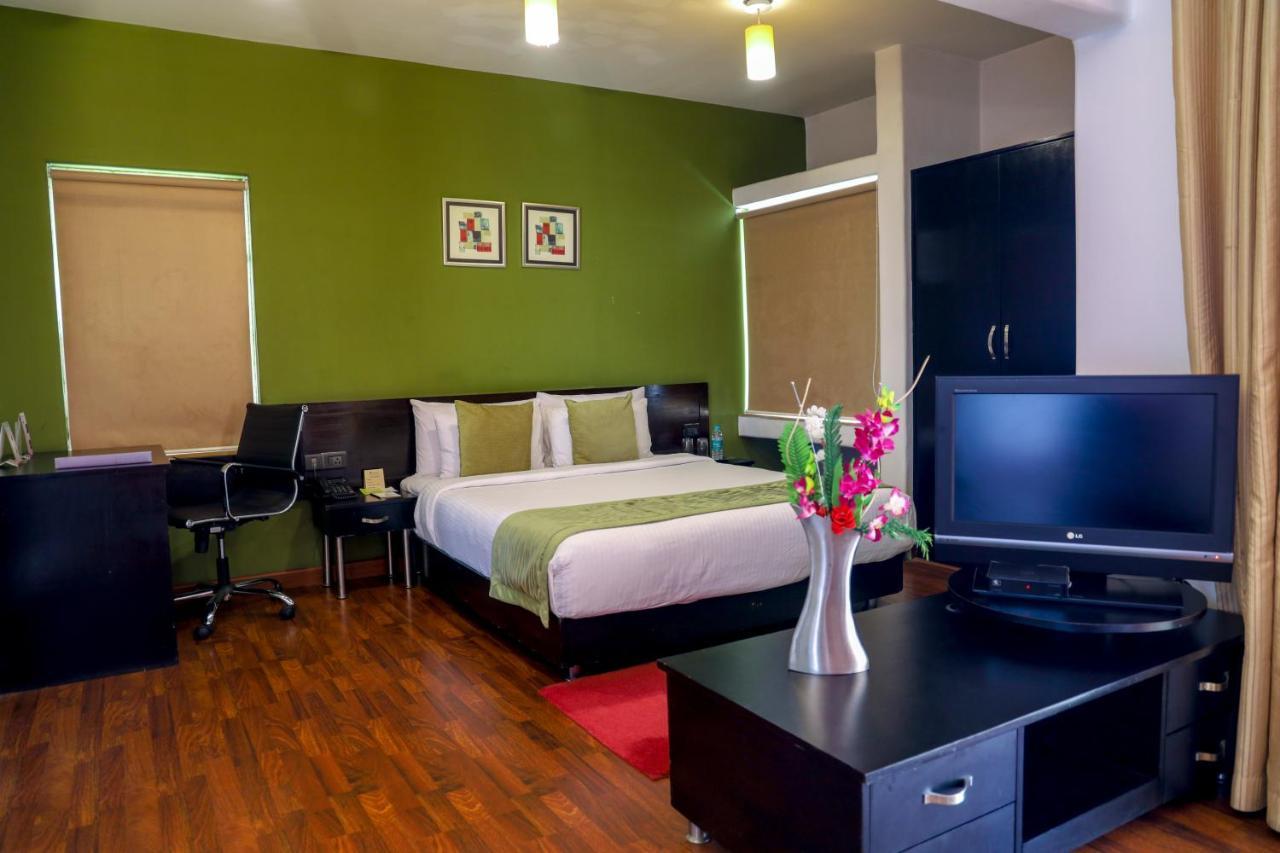 Royal Orchid Golden Suites פונה מראה חיצוני תמונה