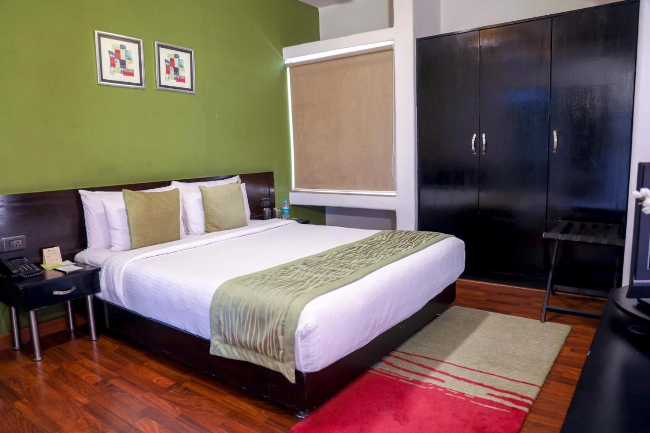 Royal Orchid Golden Suites פונה מראה חיצוני תמונה