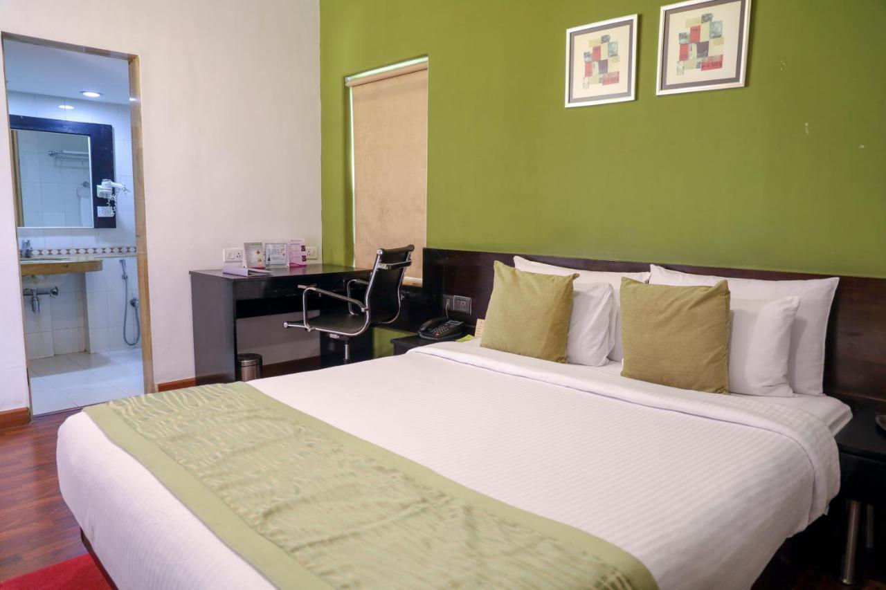 Royal Orchid Golden Suites פונה מראה חיצוני תמונה