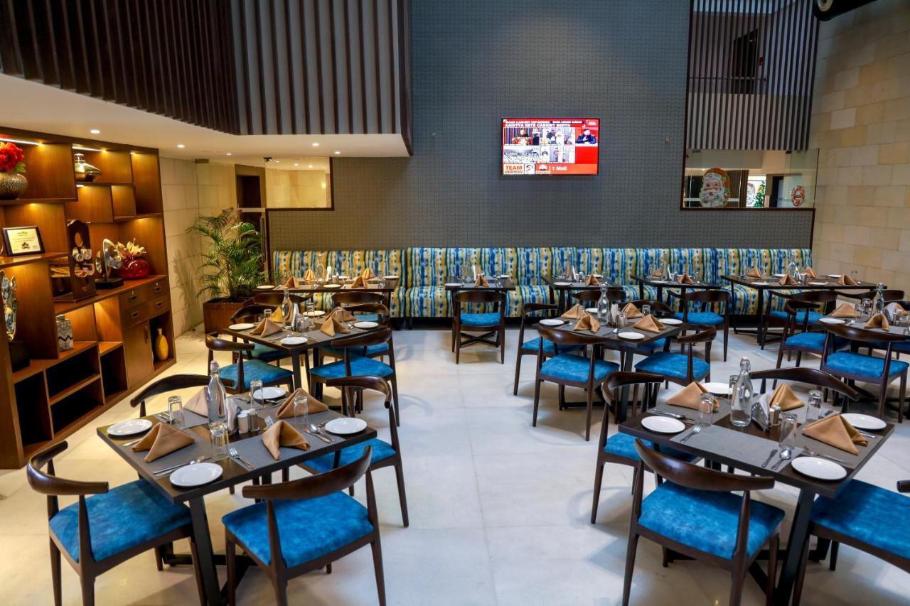 Royal Orchid Golden Suites פונה מראה חיצוני תמונה