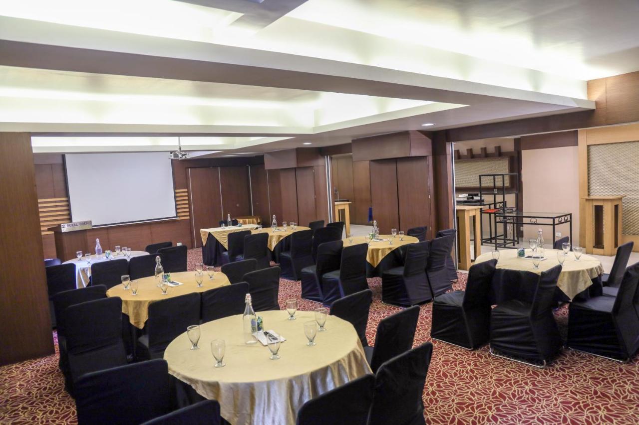 Royal Orchid Golden Suites פונה מראה חיצוני תמונה