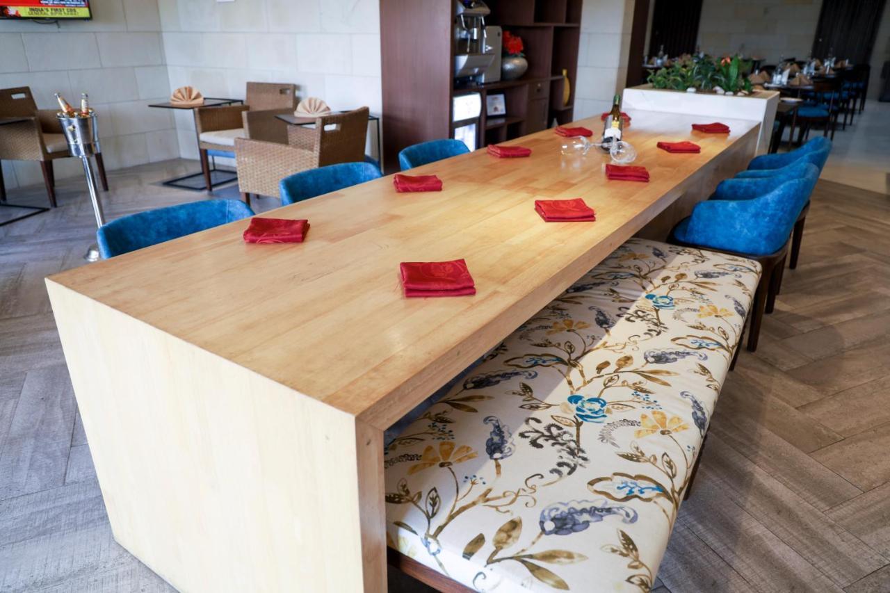 Royal Orchid Golden Suites פונה מראה חיצוני תמונה