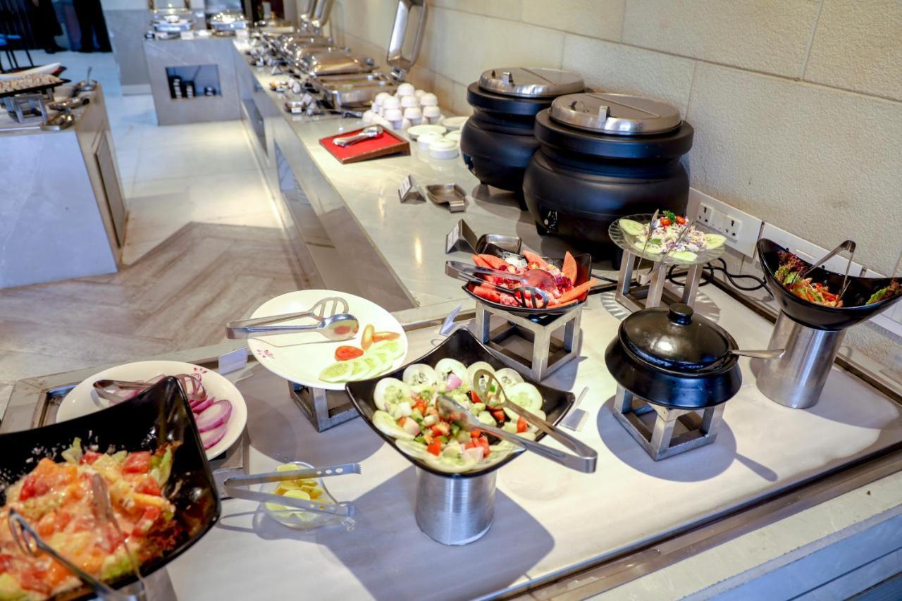 Royal Orchid Golden Suites פונה מראה חיצוני תמונה