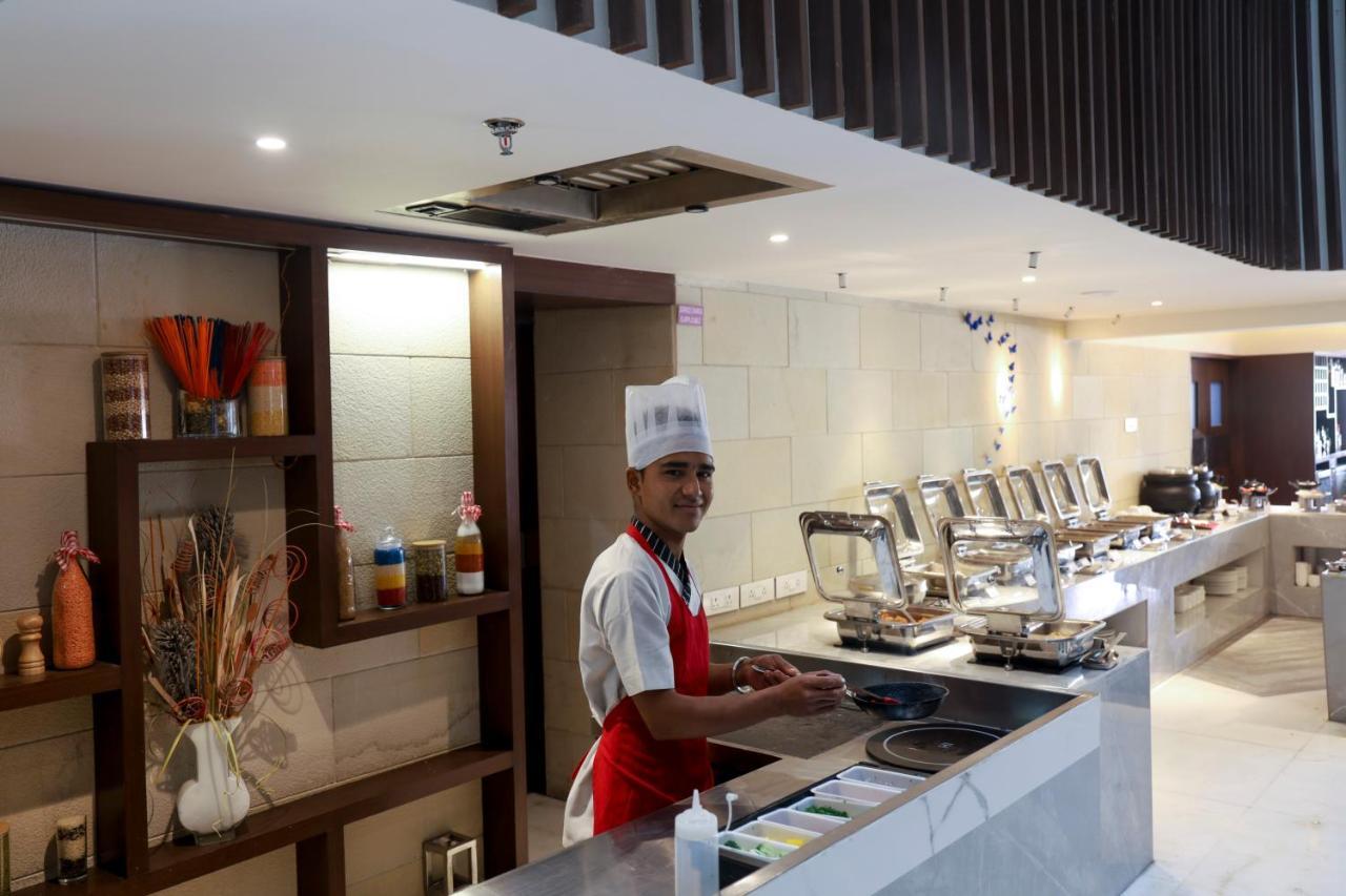 Royal Orchid Golden Suites פונה מראה חיצוני תמונה