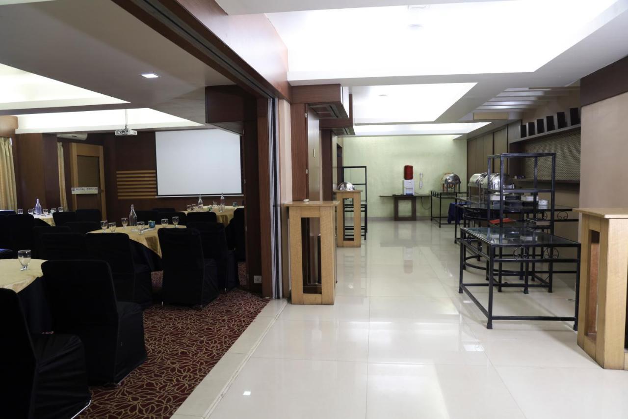 Royal Orchid Golden Suites פונה מראה חיצוני תמונה