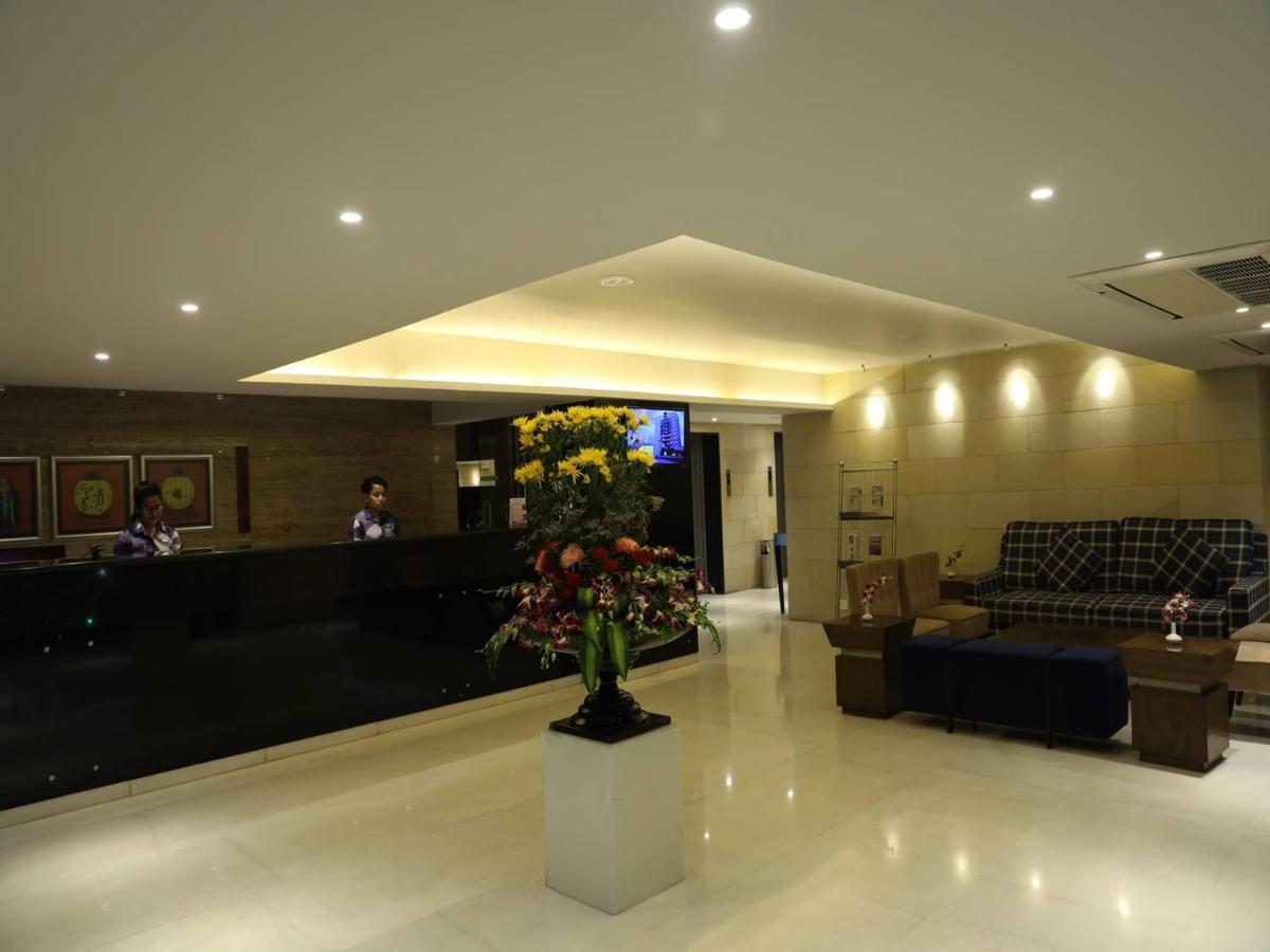 Royal Orchid Golden Suites פונה מראה חיצוני תמונה