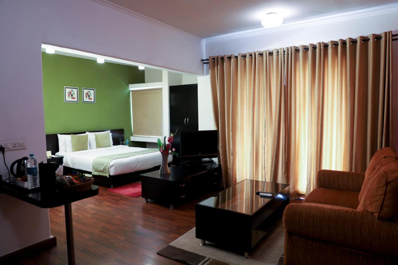 Royal Orchid Golden Suites פונה מראה חיצוני תמונה